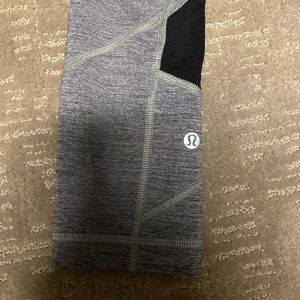 lululemon athletica Pants - Lululemon Grey and Black Crop Size 2 lululemon athletica Pants - Lululemon Grey and Black Crop Size 2